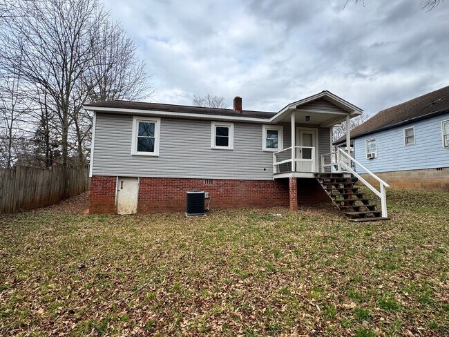 Foto del edificio - 2/1 House in Shelby, NC - House will be deep cleaned