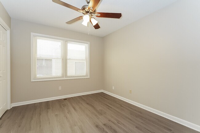Foto del edificio - 5104 Holly Ridge Rd