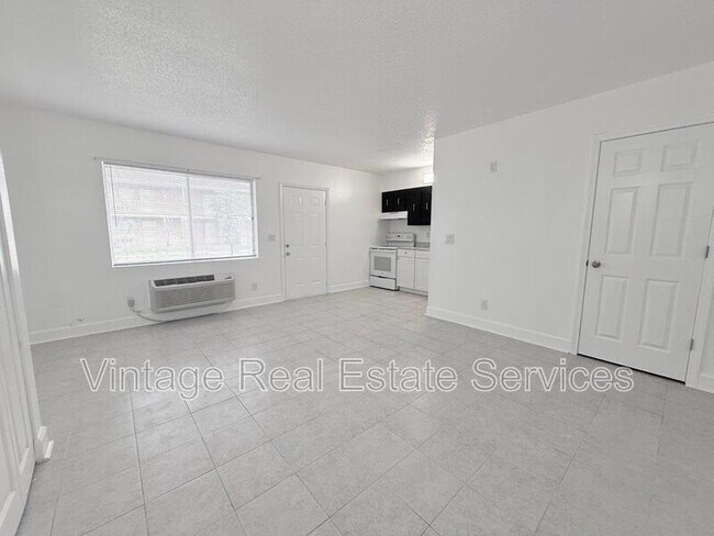 Building Photo - 3301 58th Ave S