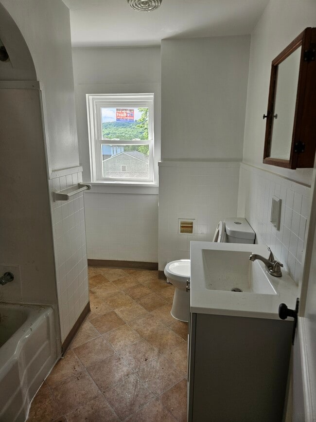 bathroom - 434 W Front St