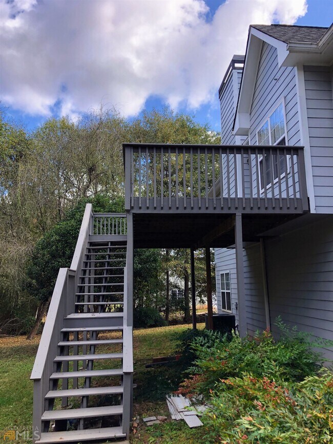 Foto del edificio - 133 Whisperwood Ln