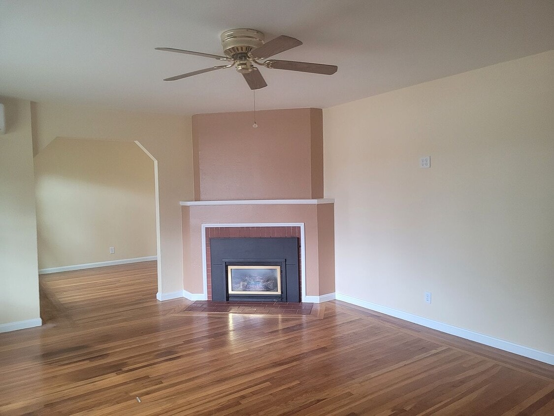 Foto principal - 2106 Albany Dr