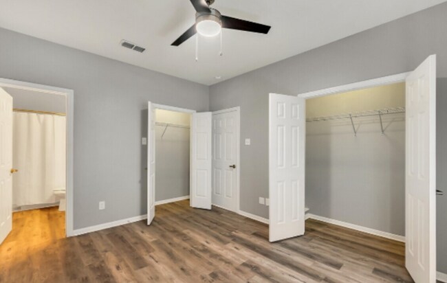 Building Photo - Partially Furnished 4 bed 4 bath near campus!