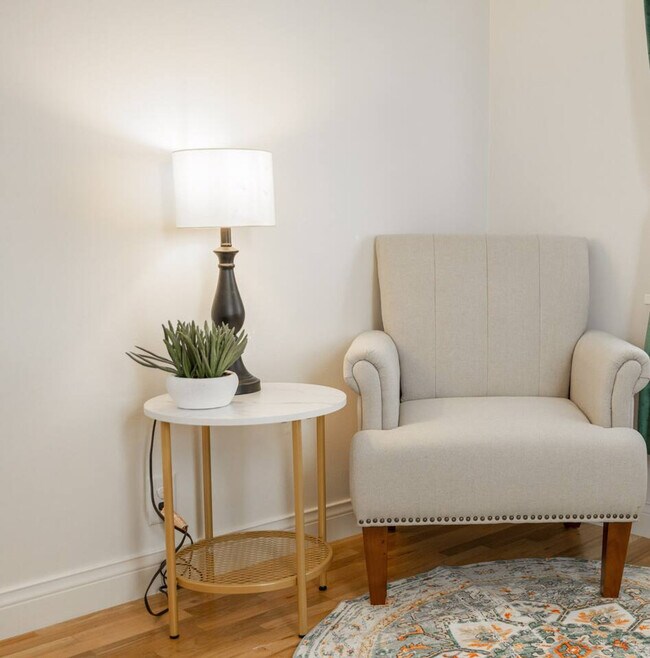 Foto del edificio - 1702 Ripple Rock Dr