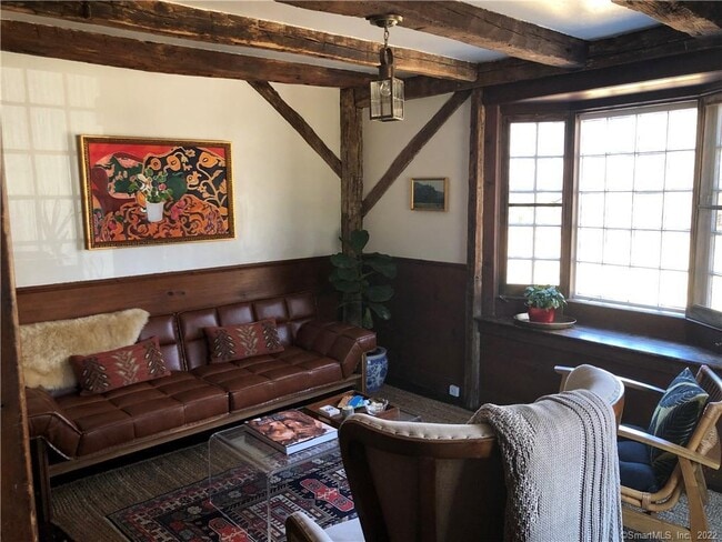 Foto del edificio - 92 Compo Rd S