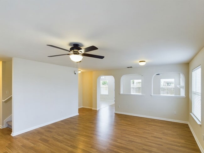 Foto del edificio - 15123 Meredith Ln