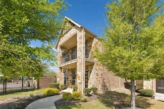 Building Photo - 628 Club Dr