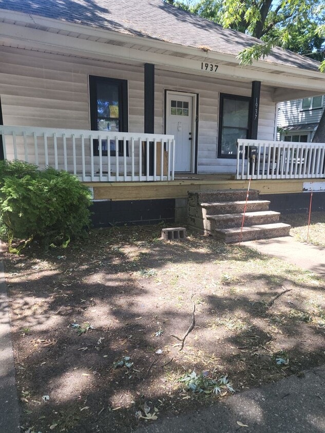 Primary Photo - 3 BED 1 BATH