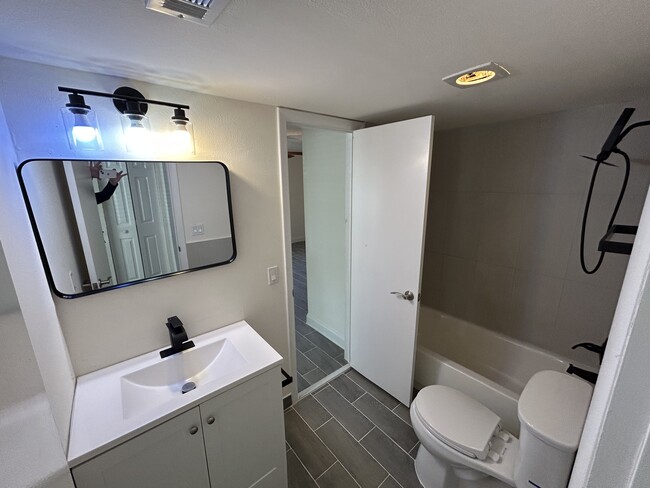 Building Photo - GATELAND VILLAGE