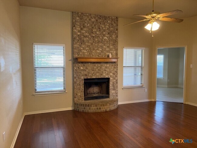 Foto del edificio - 3906 Lone Oak Dr