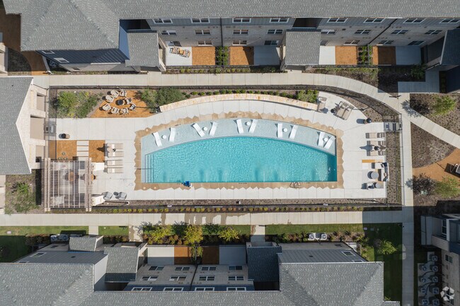 Piscina lista para usar como salón - Range West