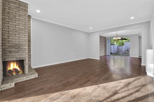 Building Photo - 2113 Lake Village Dr