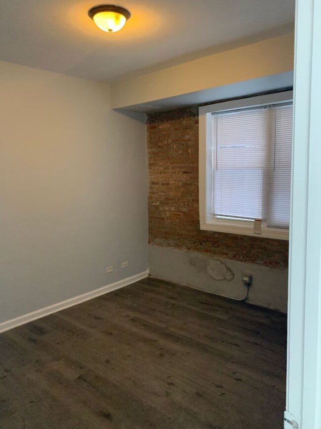 Building Photo - 7752 S Essex Ave