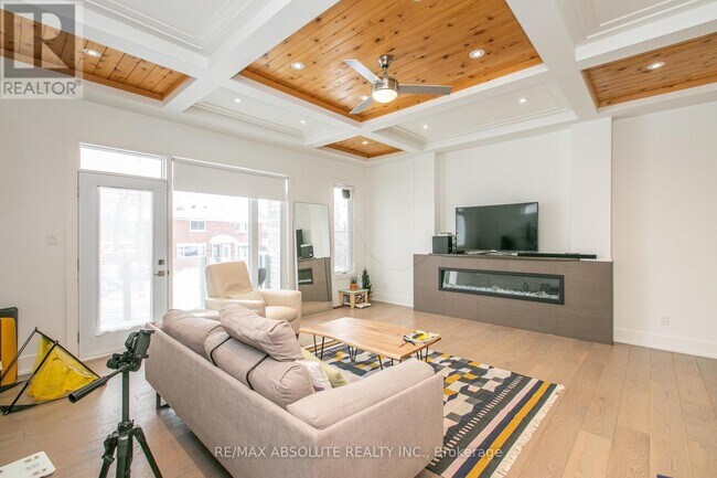 Photo du bâtiment - 246-246 Westhaven Crescent