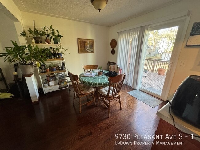 Foto del edificio - 9730 Pleasant Ave S