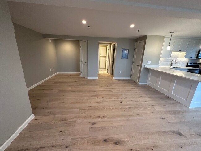 Building Photo - Water Views! On the Beach - In unit Free Laundry - New Renovation!