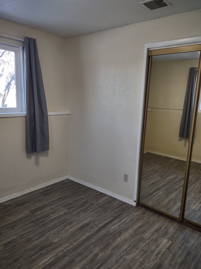 Foto del edificio - 780 Kilmer St