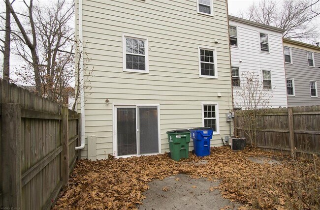 Foto del edificio - 208 Huntington Ln