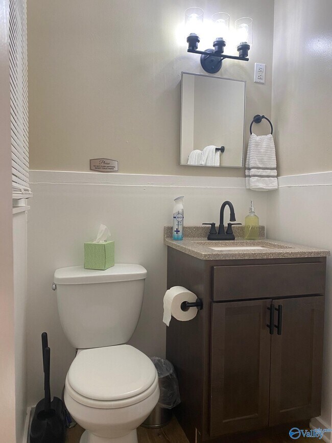 Foto del edificio - 2201 Shady Ln Dr NW