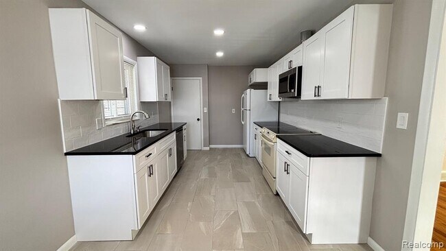 Foto del edificio - 28758 Leona St