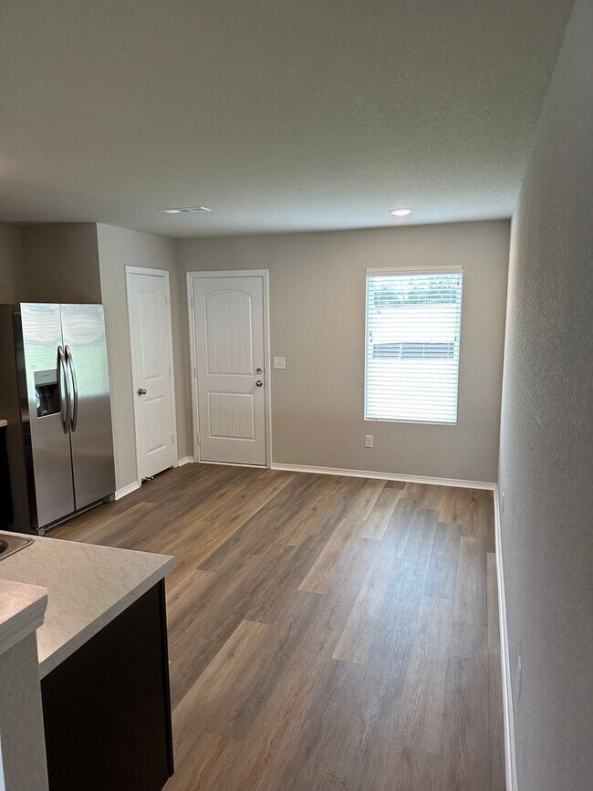 Foto del edificio - *Pre-leasing* BRAND NEW Four Bedroom | Two...