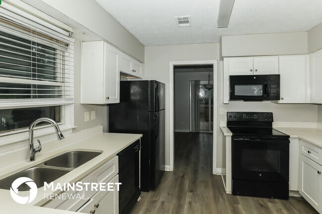 Foto del edificio - 8691 Twin Oaks Dr