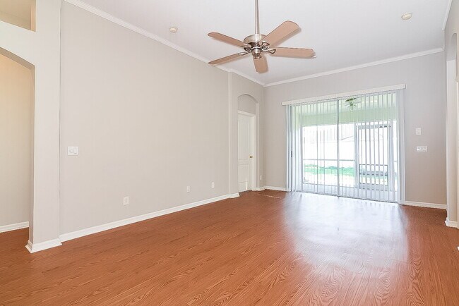 Foto del edificio - 601 Straw Lake Dr