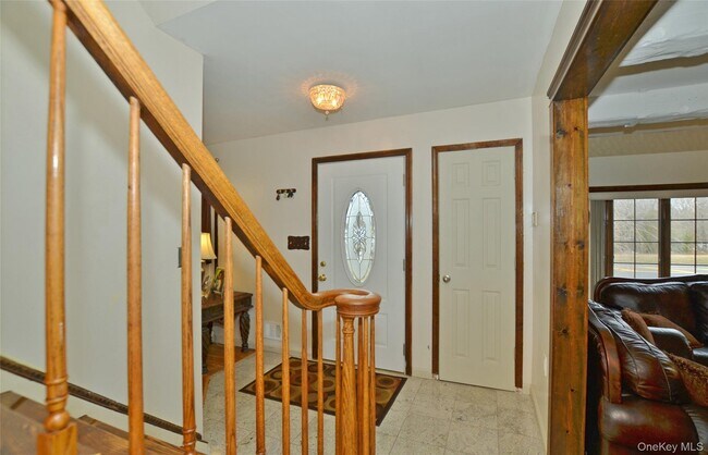 Foto del edificio - 327 Town Line Rd