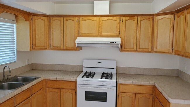 Kitchen - 1829 S Olive Ave