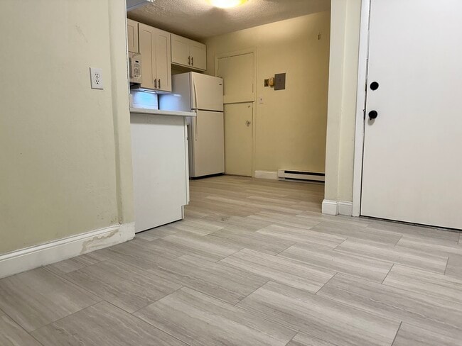 Building Photo - 624 Hyde Park Ave
