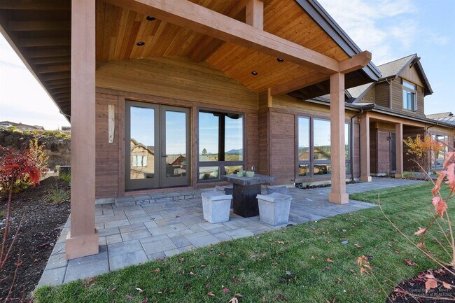 Foto del edificio - Beautiful custom Tripleknot townhome in Te...