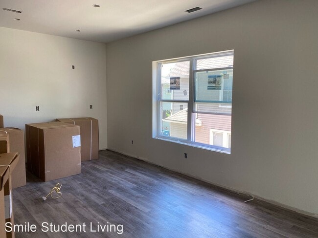 Building Photo - 4 br, 4 bath Room For Rent - 103 E. John