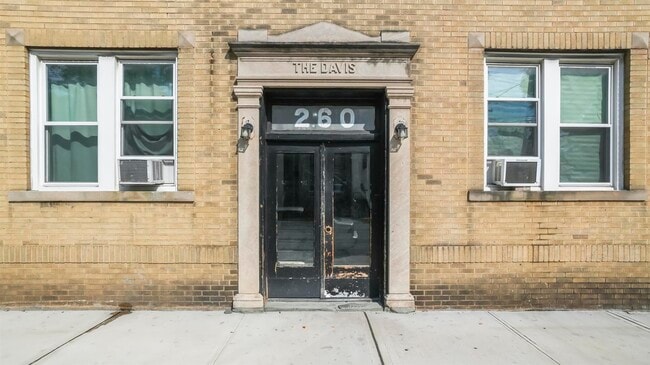 Building Photo - 260 Davis Ave