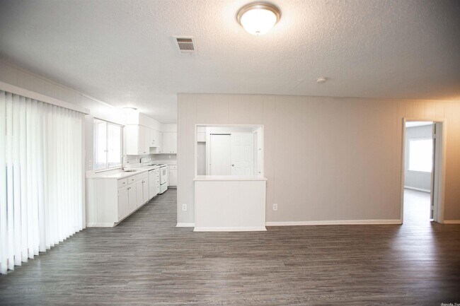 Building Photo - 6 Beaver Ct
