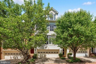 Building Photo - 7489 Carriage Hills Dr