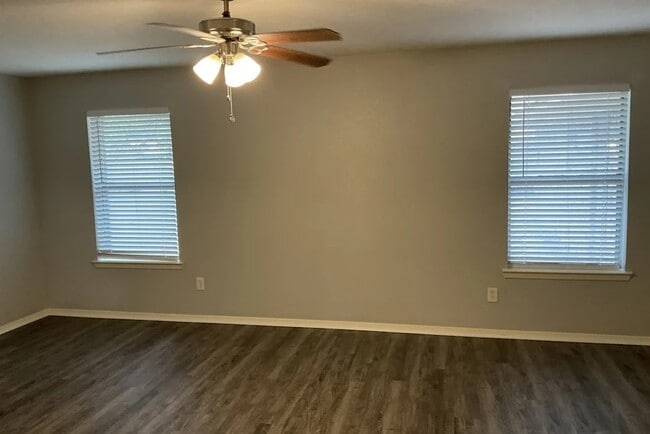 Building Photo - 4014 Double Oak Ln
