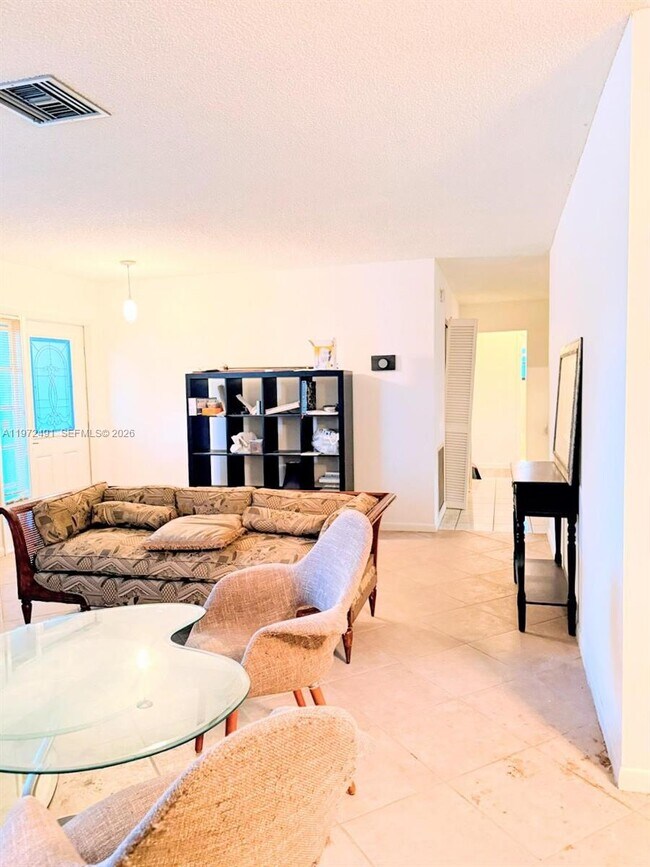 Foto del edificio - 766 NW 24th Ave