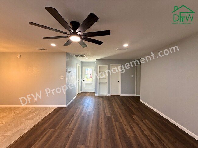 Foto del edificio - Beautifully Renovated 4-Bedroom Home with Large Backyard in Watauga!