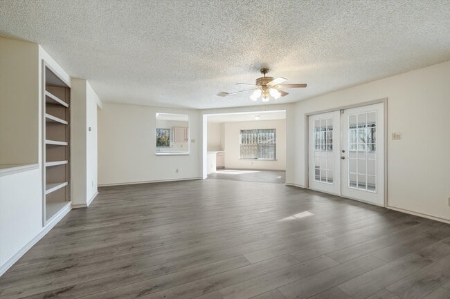 Foto del edificio - 7492 Timbercreek Dr