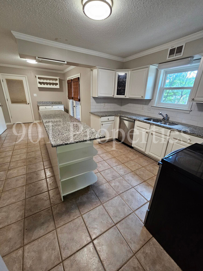 Building Photo - 2258 Tidmington Dr