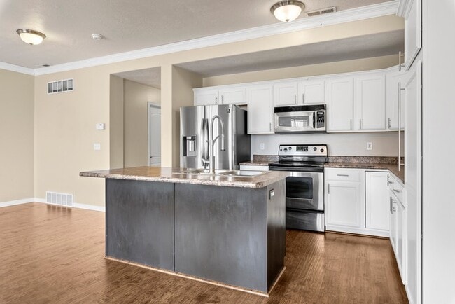 Building Photo - 231 Sunshine Dr