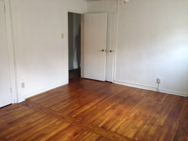 Dormitorio 1 - 1000 Hartman St