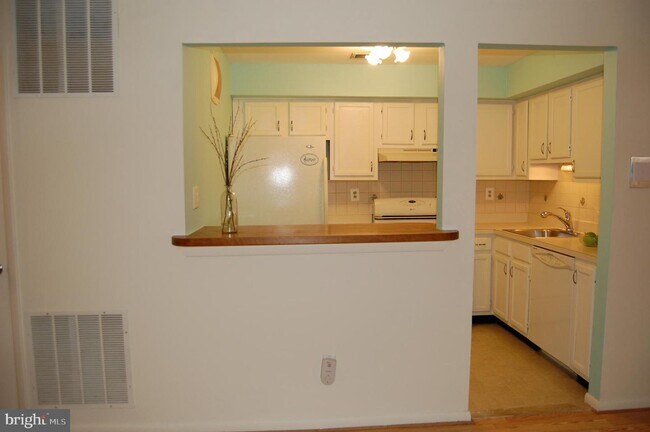 Building Photo - 206 Salem Ct