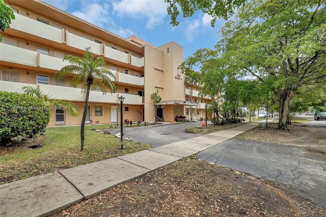 Foto del edificio - 1301 NE 191st St