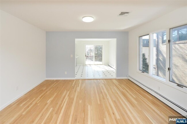 Building Photo - 472 Central