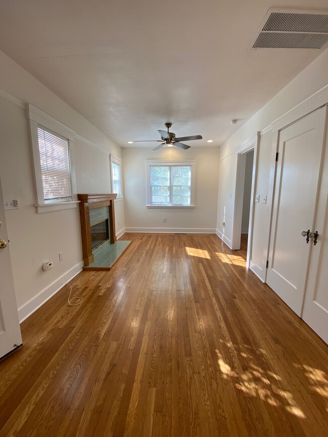 Building Photo - 1242 Susana Street