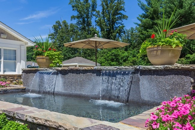 Building Photo - Seasons at Biltmore Lake Condominiums