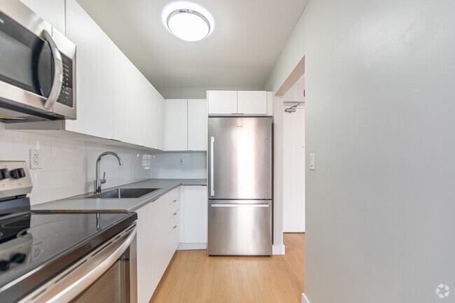 2BR, 1 BA - 756SF - Kitchen - Riverside Tower