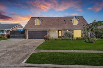 Building Photo - 1102 Mosher Ln