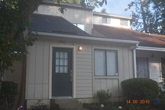 Building Photo - 1802 Falconcrest St